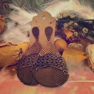 Beautiful wooden hanging drop style earrings